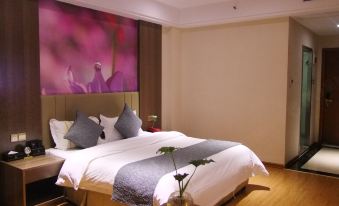 Golden Leaf Hotel