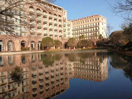 Feilong Hotel Отели рядом с достопримечательностью «Qinghua Cave»