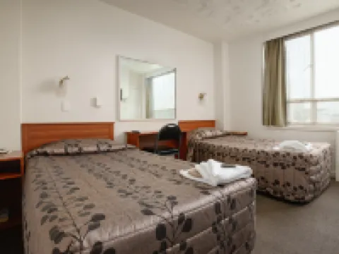 Kiwi International Hotel Hotels near The University of Auckland