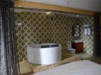 济南摩登主题公寓 - 欧式风情浴缸大床房