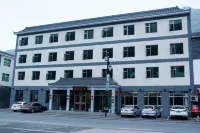 Yesanpo Xinyuan Hotel (Yesanpo Qingquan Scenic Area) Hotels near Yesanpo White Grass Scenic Area