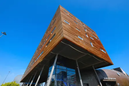 Leonardo Hotel Almere City Center Отели в г. Алмере