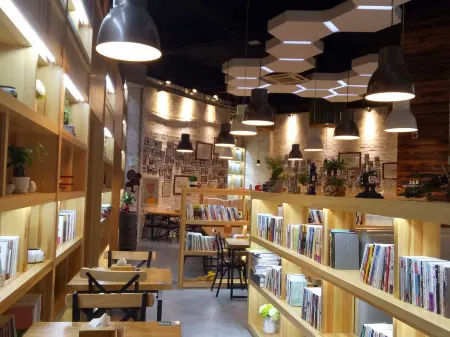 HUST ACADEMIC EXCHANGE SERVICE CENTER Отели рядом с достопримечательностью «Wuhan Botanical Garden»