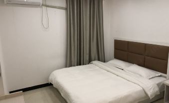 Xinzheng Yibai Hotel