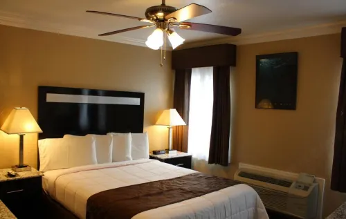 Sea Air Inn & Suites - Downtown - Restaurant Row Hotels in Morro Bay