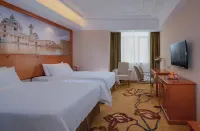 Vienna Hotel (Huizhou Boluo High Speed Rail Central Bus Station Hotel) Hotels in der Nähe von CPC Huizhou Committee Party School Boluo Branch