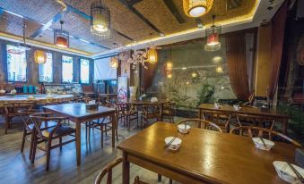 Huangshan Qingtan Peak No. 6 Theme Bed and Breakfast