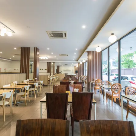 Marsi Hotel Bangkok Отели рядом с достопримечательностью «Станция BTS - Punnawithi»
