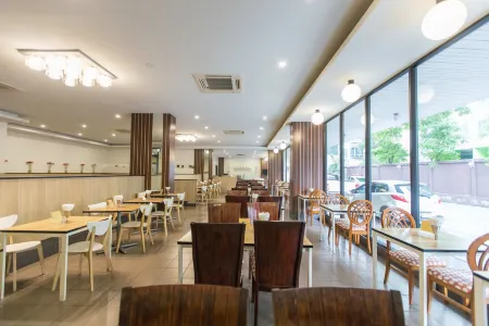 Marsi Hotel Bangkok Отели рядом с достопримечательностью «Regent Home 9 Condo»