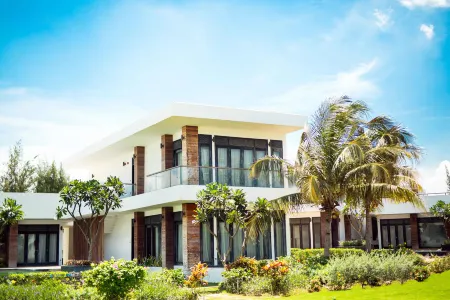 Saint Simeon Beach Residence Отели рядом с достопримечательностью «Stadium Ba Ria»