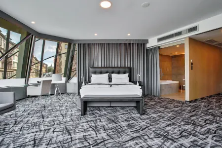 Dancing House - Tančící dům Hotel Отели рядом с достопримечательностью «Don Giovanni Puppet Theater»