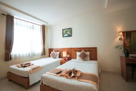Valentine Hotel Saigon - Bui Vien Street