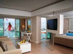 Alesta Yacht Hotel