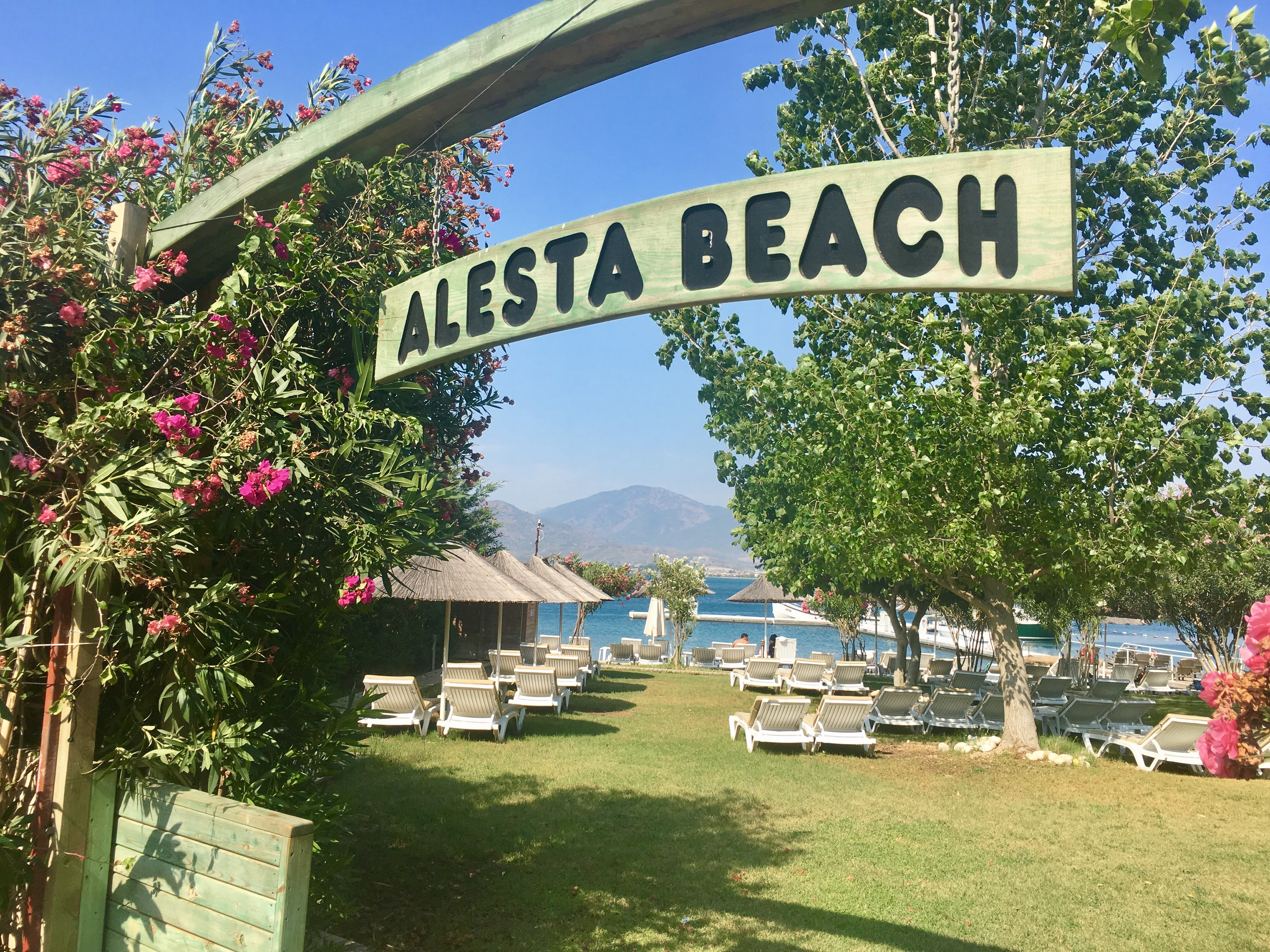 Alesta Yacht Hotel