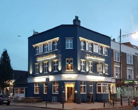 布里奇客房酒店 里士滿酒店