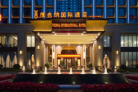Vienna International Hotel (Duyun Qinhan Film and Television City Green Expo Park) Отели рядом с достопримечательностью «Duyun Garden Expo Park»