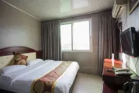 Mianyang Dequan Business Inn