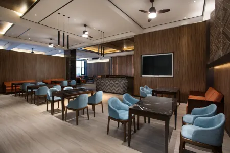 Daems  Hotel (Yiyang Jinshan Road) Отели рядом с достопримечательностью «First Village of Great Changes in the Mountains»