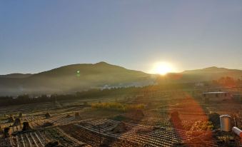 Lanyuexuan Farmstay Jiaozi Snow Mountain