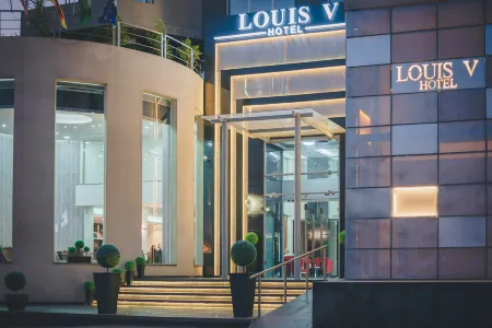 Louis V Hotel Beirut Отели рядом с достопримечательностью «Embassy of Canada»