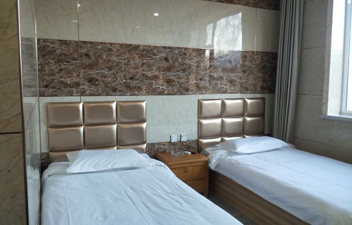 Beipiao Yirong Hotel