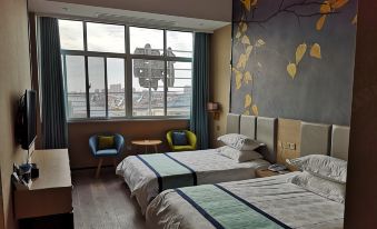 Feronia Hotel (Funing Yilin Town People's Park)