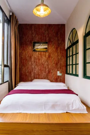 Emeishan Huajiaguo Hotel Отели рядом с достопримечательностью «Jiulao Cave»