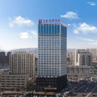 興泰名都飯店（毫沁營地鐵站店） 伊家村附近的飯店