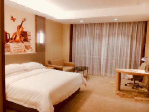 维也纳国际酒店(安庆高铁站店) - 豪华大床房