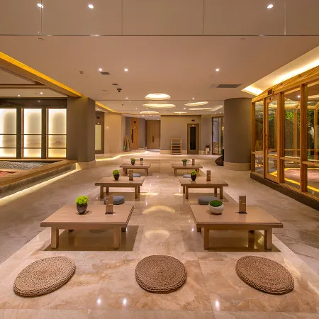 Yatai New City Hot Spring Hotel