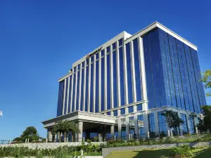Hualuxe Yangjiang City Center