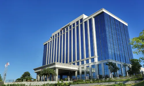 Hualuxe Yangjiang City Center