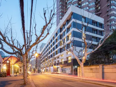 base WENDING Serviced Apartment Hotels near Huashida Master House