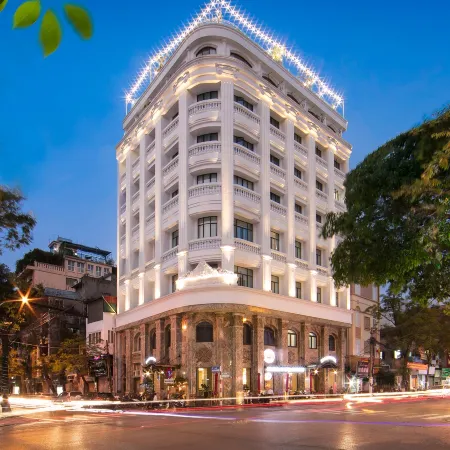 Halais Hotel Отели рядом с достопримечательностью «Центральный Цирк»