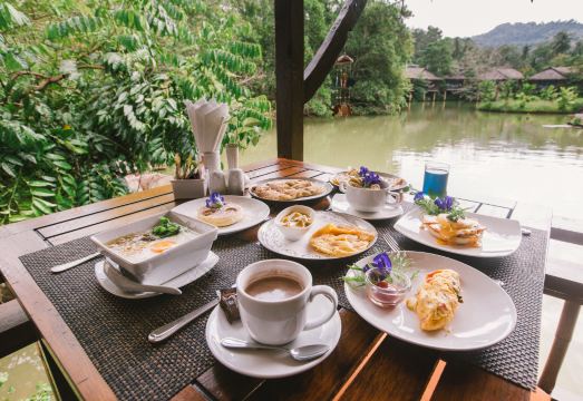 반 사이나이 수영장 뷰