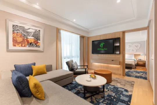 Holiday Inn BANGKOK by IHG Отели рядом с достопримечательностью «Sea Life Bangkok океанариум»