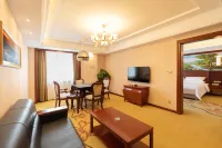 Vienna Hotel (Huanghe Middle Road) Hotel dekat Golmud Sports Center