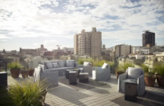 Yurbban Trafalgar Hotel Hotel dekat Palau de la Musica Catalana