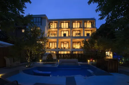 Mount Emei Baiyuting Yunjian Tangquan B&B Отели рядом с достопримечательностью «Xixiang Pool (Bathing Elephant Pool)»