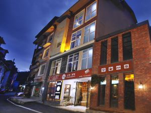 Lingting · Cloud and Mist Mountain-view Inn (Zhangjiajie Wulingyuan National Forest Park Sign Gate)