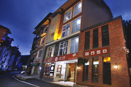 Lingting · Cloud and Mist Mountain-view Inn (Zhangjiajie Wulingyuan National Forest Park Sign Gate)