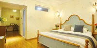 Lingting · Cloud and Mist Mountain-view Inn (Zhangjiajie Wulingyuan National Forest Park Sign Gate) - Cloud Family Triple Bed Room