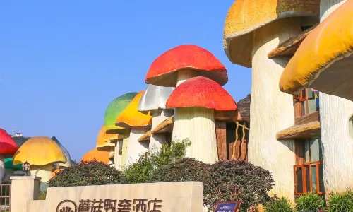 Mushroom outdoor luxury hotel