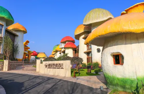 Mushroom outdoor luxury hotel