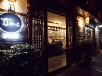 Qichi Yijiaren River-view Hostel Hotels in Fenghuang County