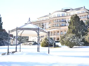 Falkenstein Grand, Autograph Collection