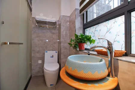 Xi'an Shuyuanli Homestay (Bell and Drum Tower Yongningmen Subway Station) Отели рядом с достопримечательностью «Liu Garden»