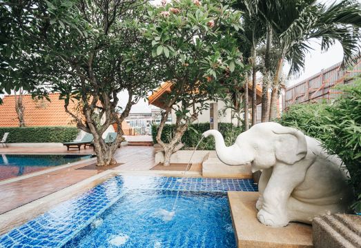 치앙마이 그랜드뷰 호텔 수영장 전경