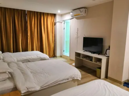 Summer Hotel Отели рядом с достопримечательностью «Golden Rooster Ridge»