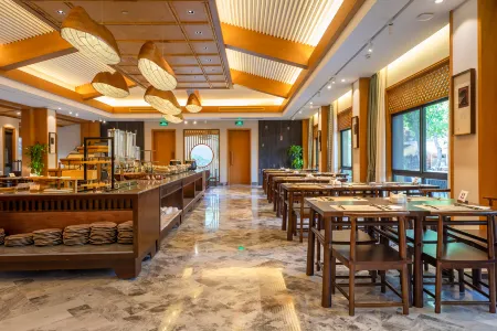 ANJI·JUNLAN LAOZHUANG SHANJU TANGQUAN RESORT HOTEL